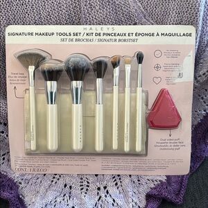 Haleys Signature Make-up Tools Set with pouch FLAWS—see details
